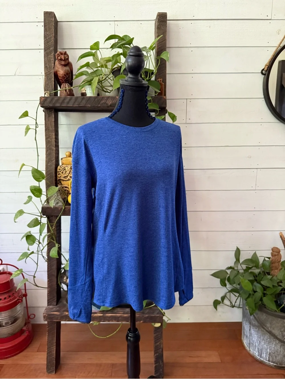 Avia: Classic Long-Sleeve Athletic Crewneck Top - Blue with Thumb Holes